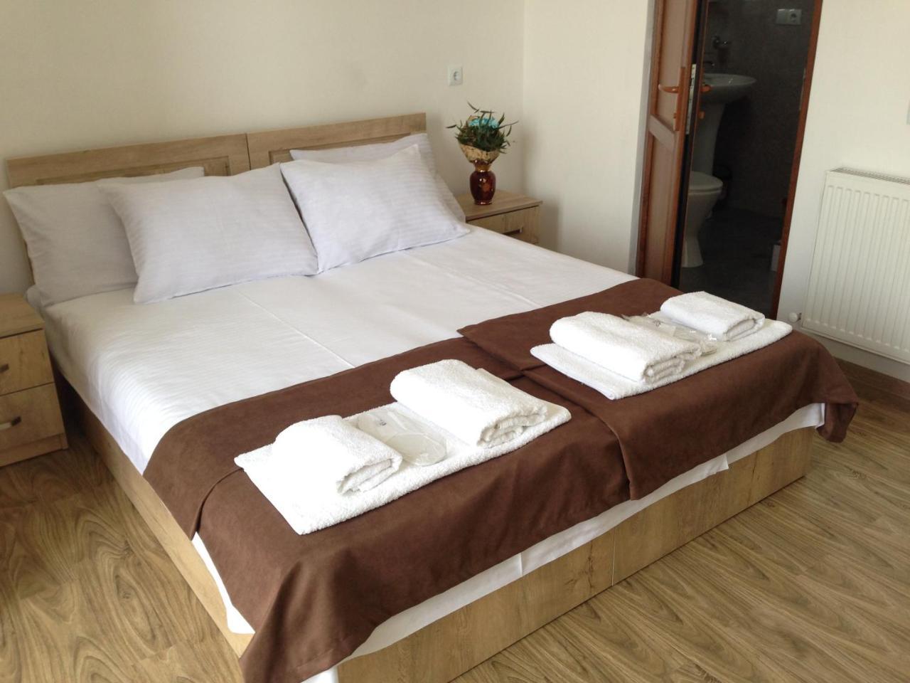 Hotel Continental Gori Bagian luar foto