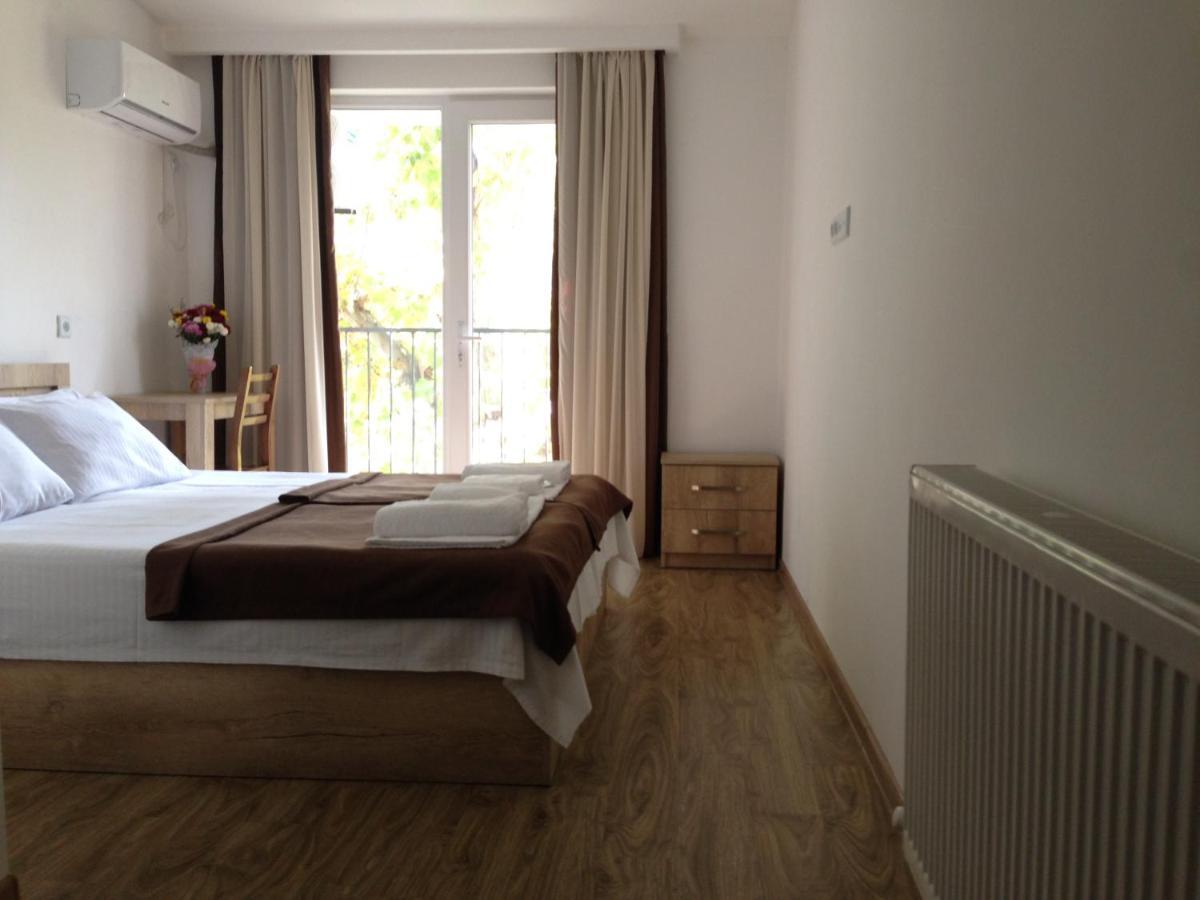 Hotel Continental Gori Bagian luar foto