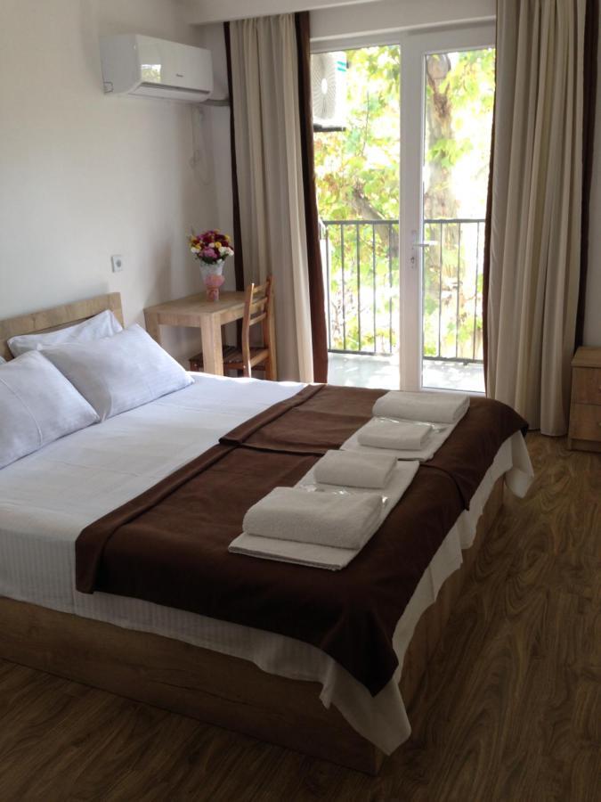 Hotel Continental Gori Bagian luar foto