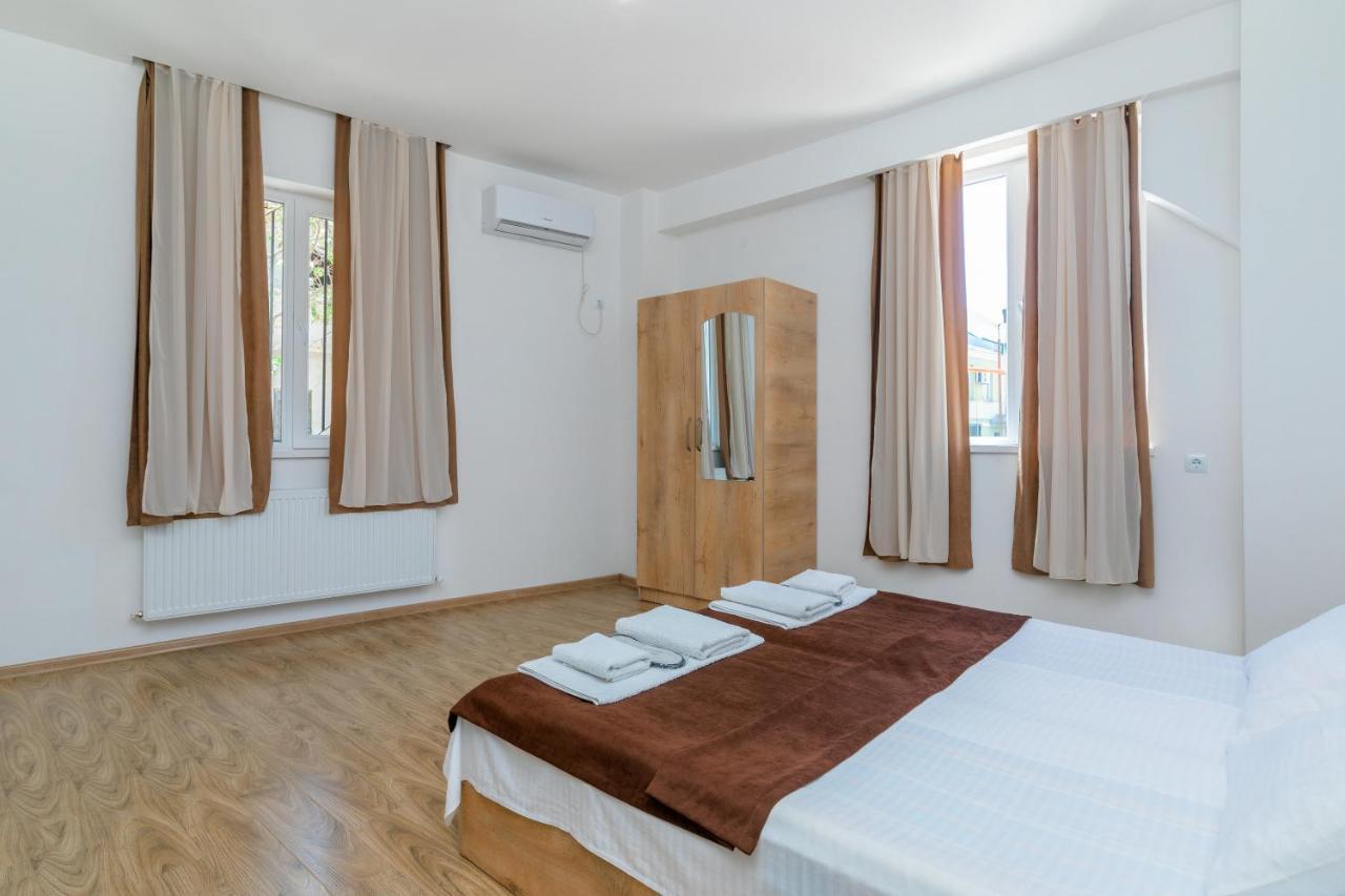 Hotel Continental Gori Bagian luar foto
