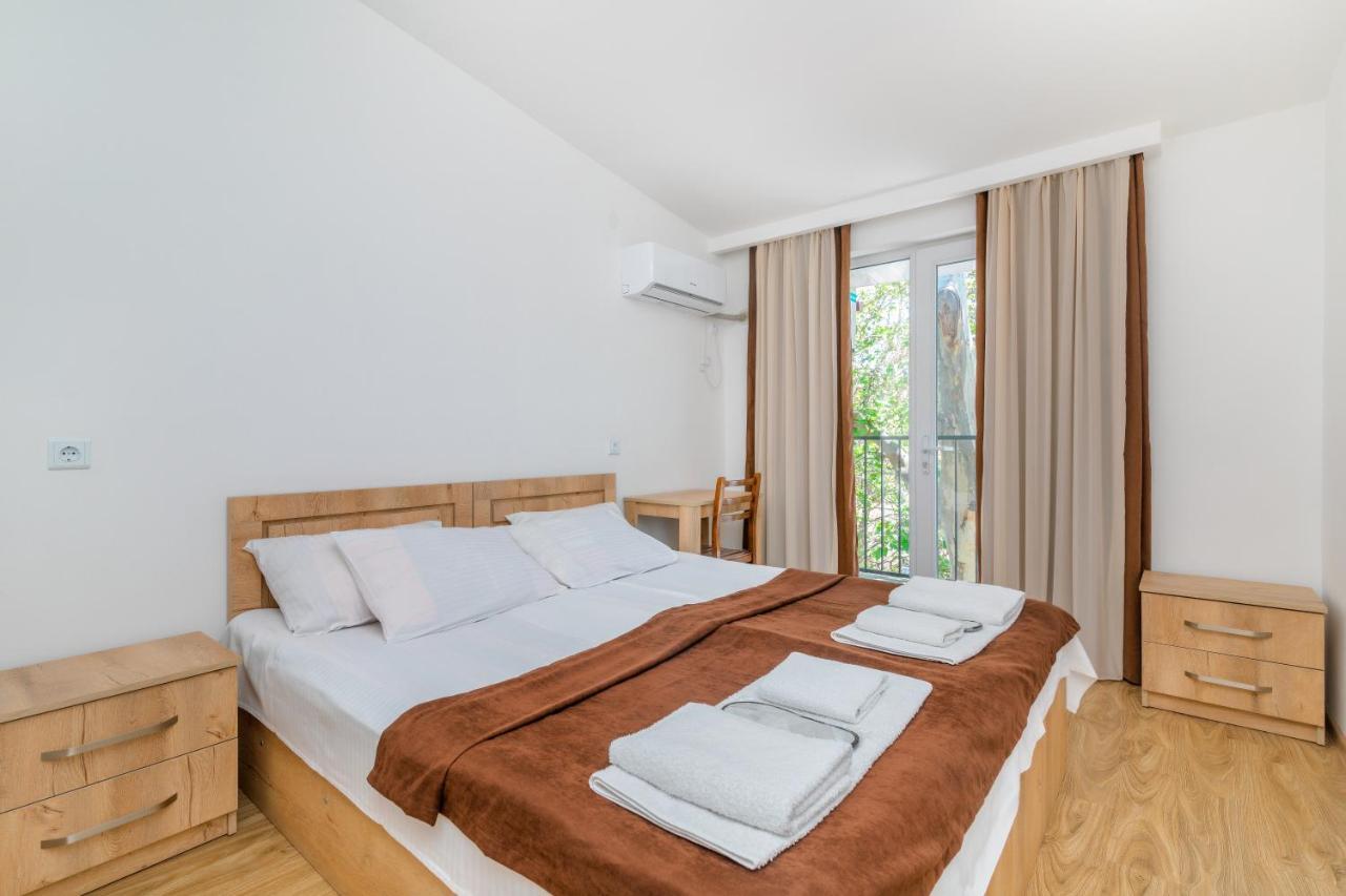 Hotel Continental Gori Bagian luar foto