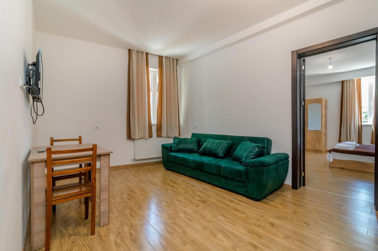 Hotel Continental Gori Bagian luar foto