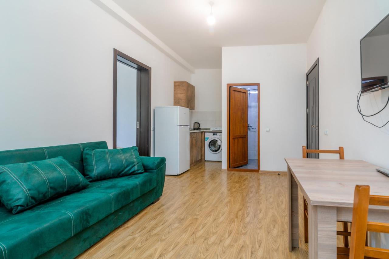 Hotel Continental Gori Bagian luar foto